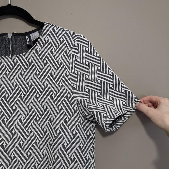 Divided | black and white patterned dress - Picture 3 of 5